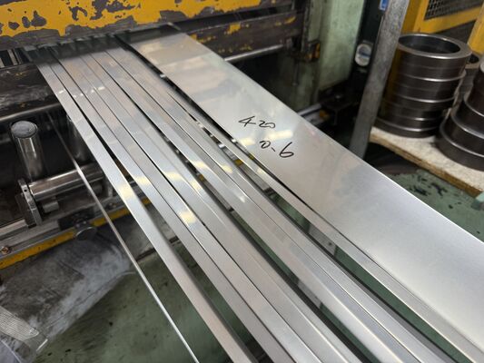 Aisi 420j1 420j2 roestvrij staal warm en gecoat spoelplaat en splits strip